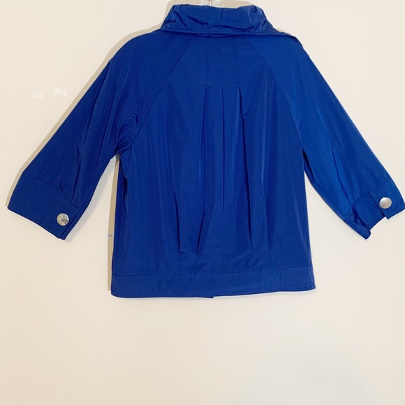 Chicos Zenergy (size 0)(0/2) Cobalt Blue Buttoned Cropped Rain Jacket - Picture 4 of 10